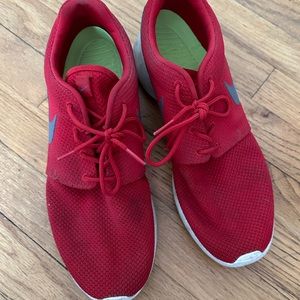 Nike red roshe